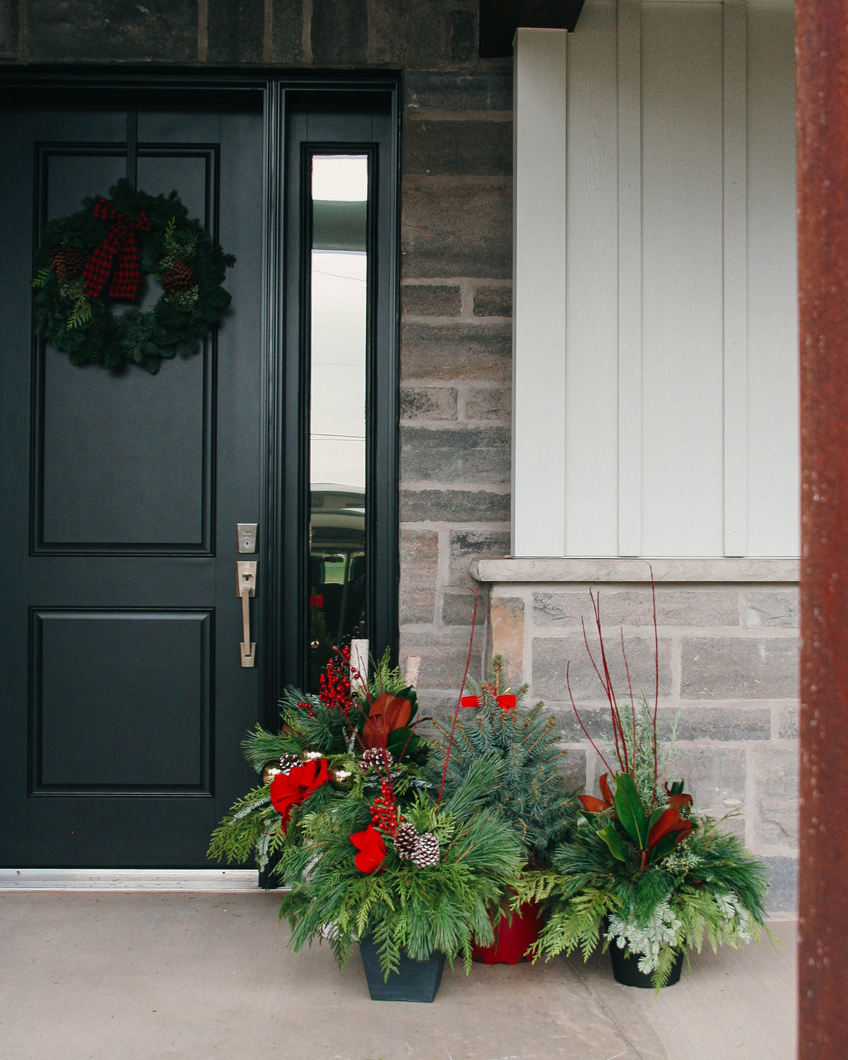 Wreaths & Planters - LandscapeDirect