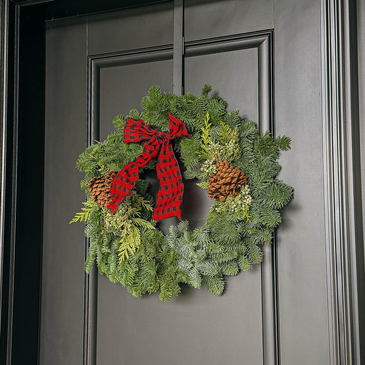 Cabin Christmas Wreath - 24 Inch - LandscapeDirect