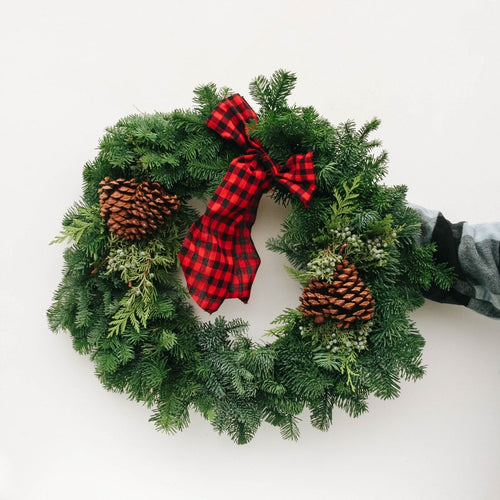 Cabin Christmas Wreath - 24 Inch - LandscapeDirect